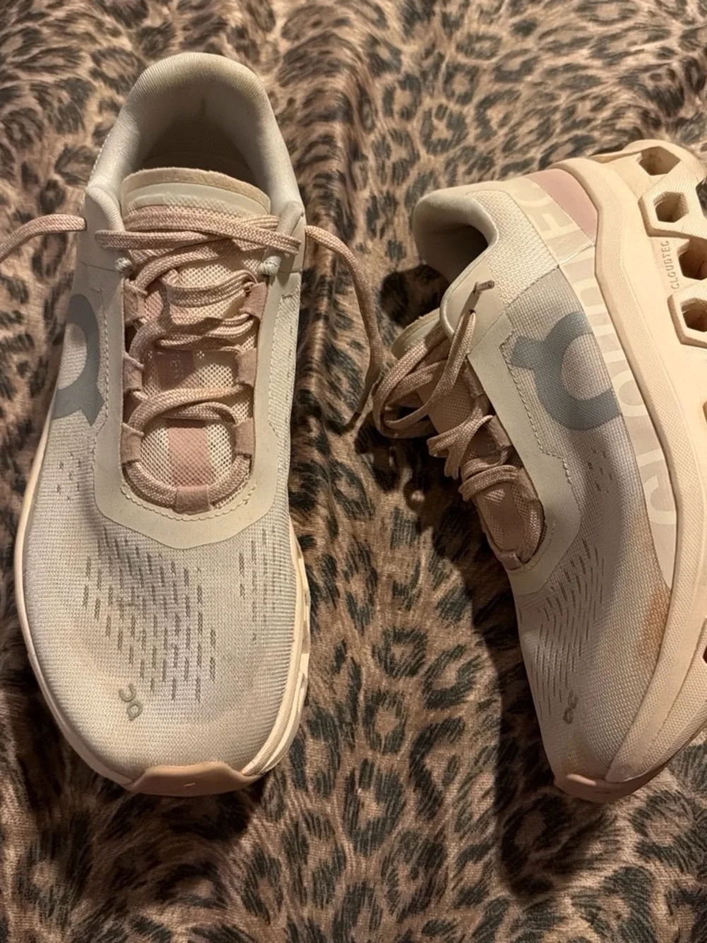 On Running Women's Trainers in Light Blush